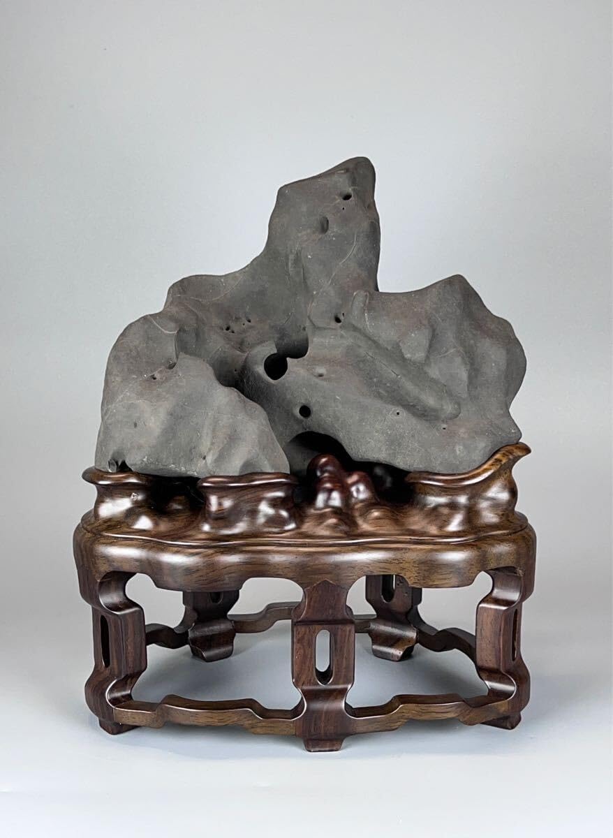 太湖石 自然石 鑑賞石 飾り石 中国美術 紫檀台座 香炉石 置物 高さ24cm 太湖石 自然石 鑑賞石 飾り石 中国美術 紫檀台座 香炉石 置物 高さ24cm